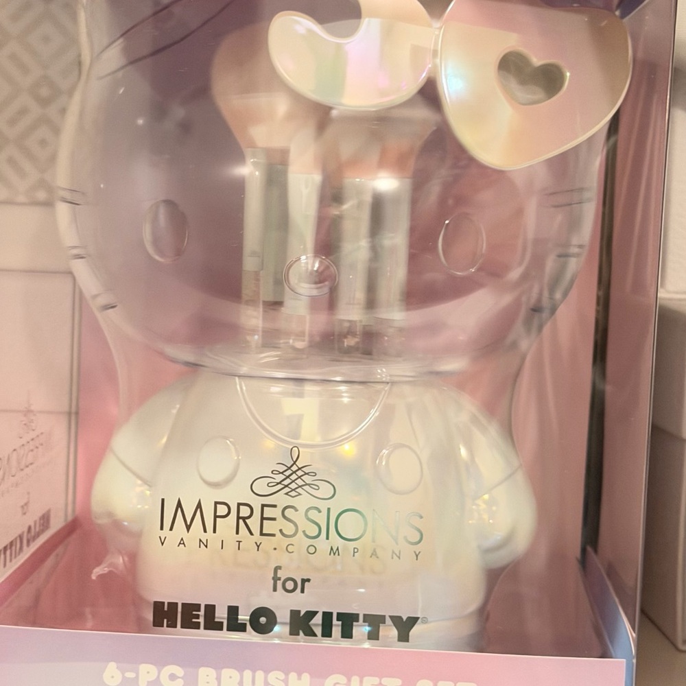 Impressions Hello Kitty Iridescent White Makeup Brush Set